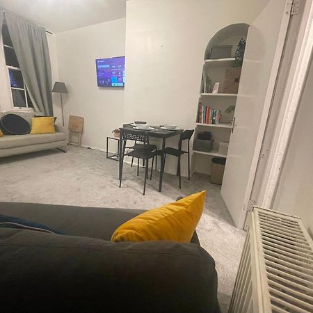 Tooting Lodge London - Cosy 2 Bedroom House With Garden, 5 Mins Walk To Tube Station Esterno foto