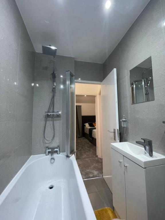 Tooting Lodge London - Cosy 2 Bedroom House With Garden, 5 Mins Walk To Tube Station Esterno foto