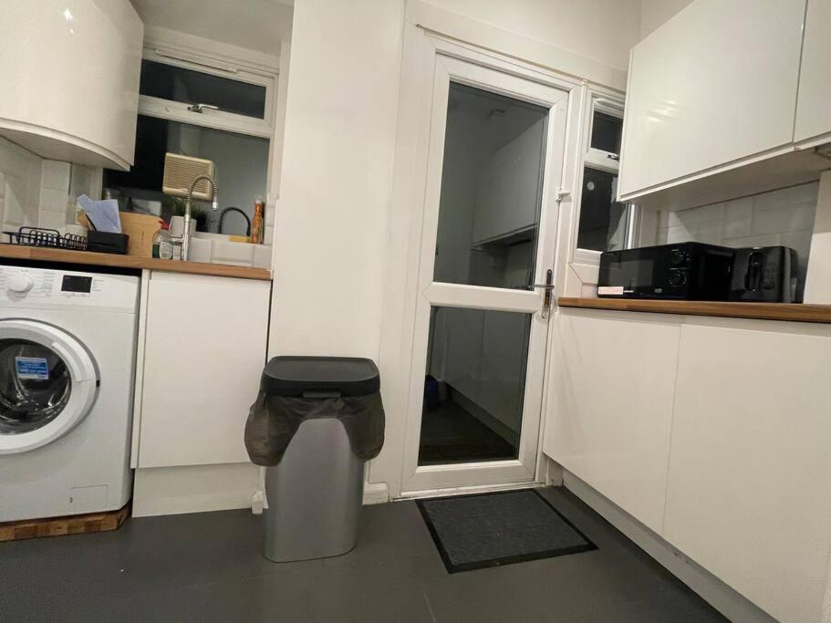 Tooting Lodge London - Cosy 2 Bedroom House With Garden, 5 Mins Walk To Tube Station Esterno foto