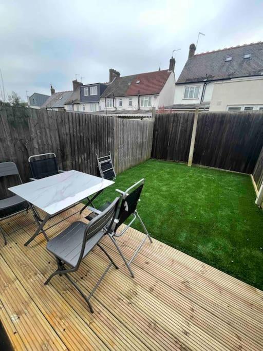 Tooting Lodge London - Cosy 2 Bedroom House With Garden, 5 Mins Walk To Tube Station Esterno foto