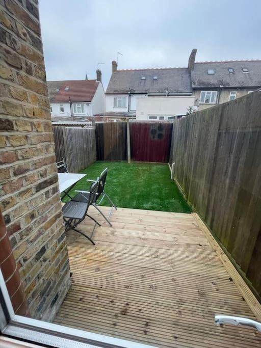 Tooting Lodge London - Cosy 2 Bedroom House With Garden, 5 Mins Walk To Tube Station Esterno foto
