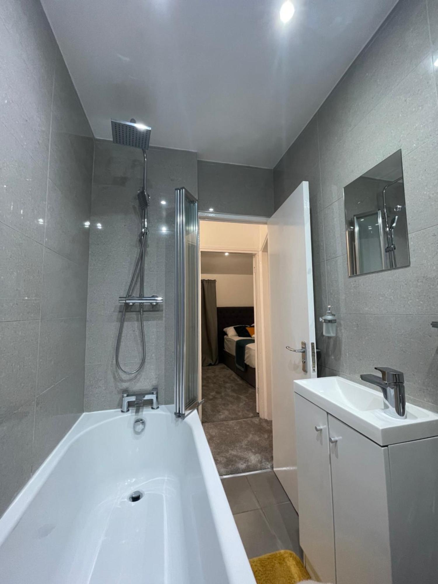 Tooting Lodge London - Cosy 2 Bedroom House With Garden, 5 Mins Walk To Tube Station Esterno foto