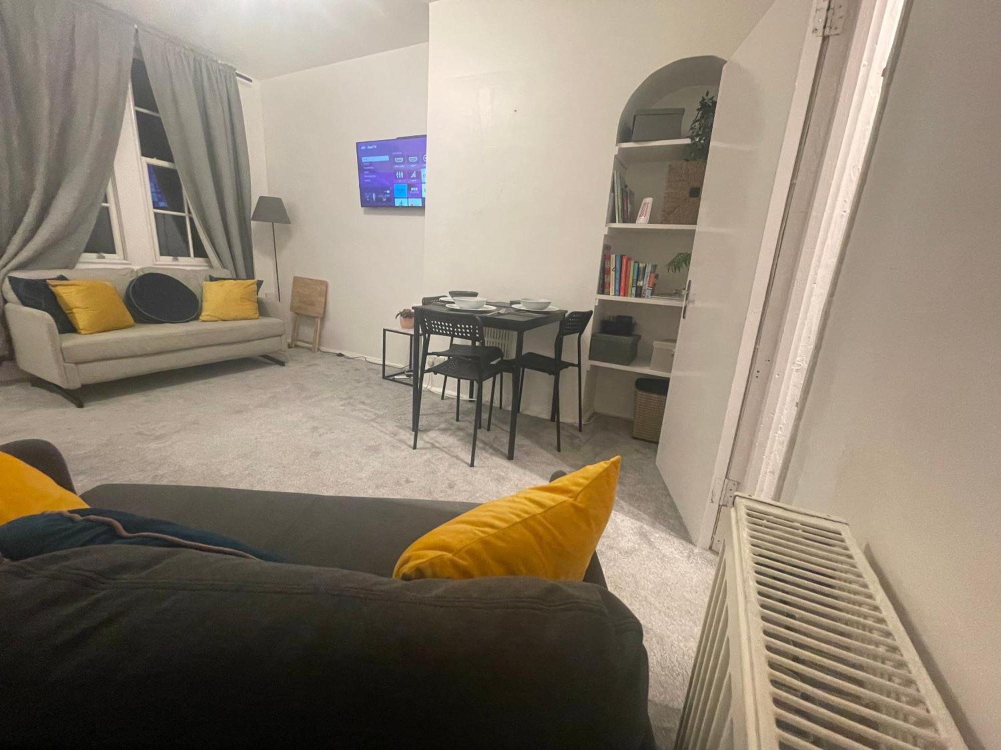 Tooting Lodge London - Cosy 2 Bedroom House With Garden, 5 Mins Walk To Tube Station Esterno foto